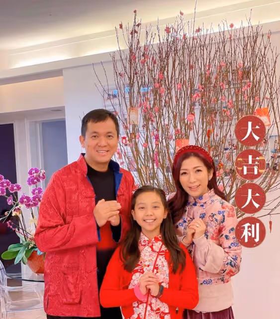 10位港姐齊曬全家福!陳茵媺與3子女如複製,周家蔚兒子顏值高