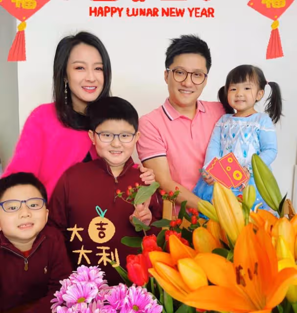 10位港姐齊曬全家福!陳茵媺與3子女如複製,周家蔚兒子顏值高