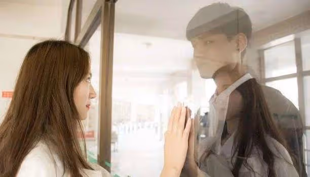 男友帶了個女人回來,她在我買的房子裡,用著我的男人