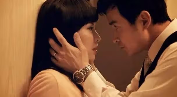 男友帶了個女人回來,她在我買的房子裡,用著我的男人