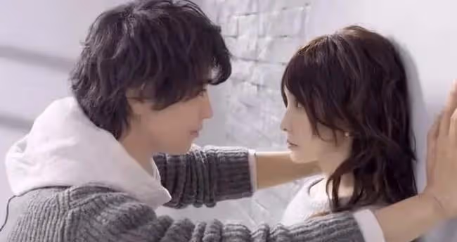 我裝醉想親他,他卻推開我,笑著說:「女人,我知道你沒醉」