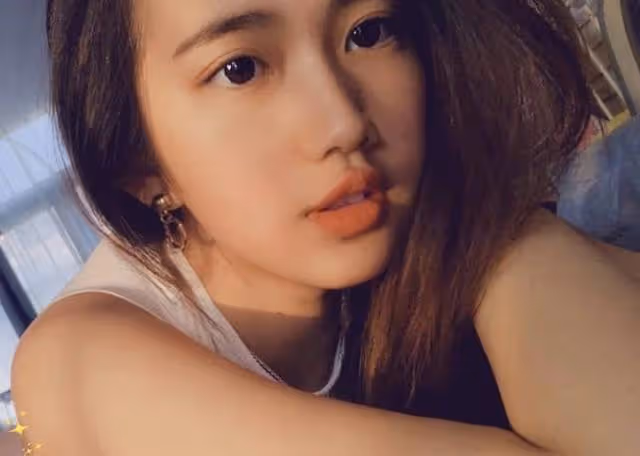 著名港星20歲女兒顏值高，神似韓國女神林允兒，有望出道做明星
