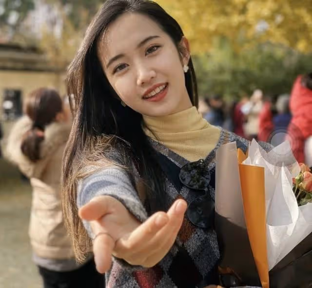 著名港星20歲女兒顏值高，神似韓國女神林允兒，有望出道做明星