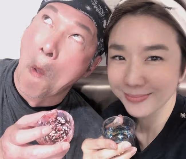 老戲骨黃仲昆慶結婚15周年,婚後緋聞不斷,小17歲妻子想過離婚