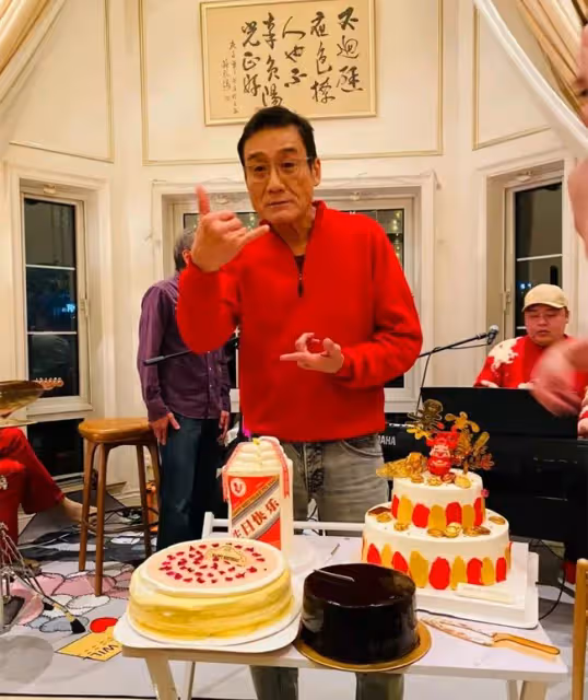 鍾鎮濤內地豪宅開派對,為梁家輝慶64歲生日,眾星玩音樂太熱鬧