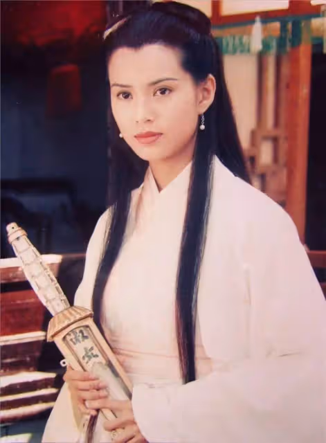 55歲李若彤新年秀體操!穿緊身衣曲線婀娜,白到發光雙腿無贅肉