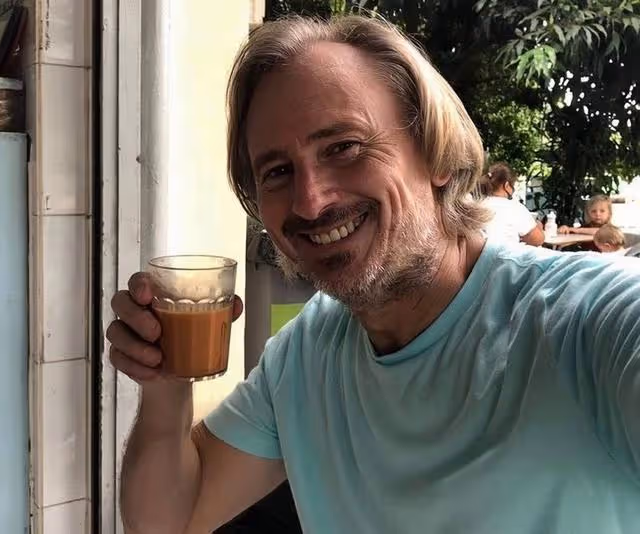 拒絕打疫苗!TVB前著名外籍男星自覺健康,患細胞癌欠外債80萬
