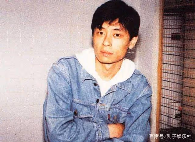 歌手王傑:被父母拋棄,初戀車禍去世,連嗓子也被毒到沙啞