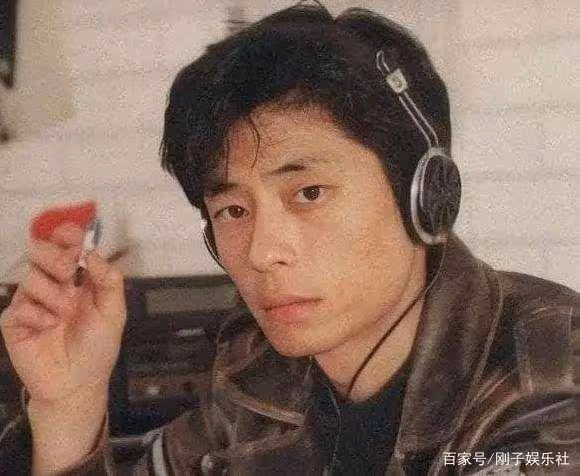 歌手王傑：被父母拋棄，初戀車禍去世，連嗓子也被毒到沙啞