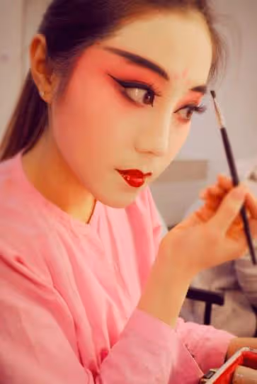 郭德綱春節被爆出大瓜,所有作品全被下架,與京劇花旦有私生女?