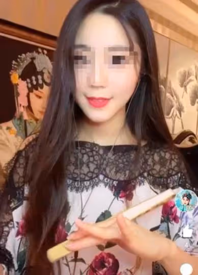 郭德綱春節被爆出大瓜,所有作品全被下架,與京劇花旦有私生女?