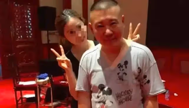 郭德綱春節被爆出大瓜,所有作品全被下架,與京劇花旦有私生女?