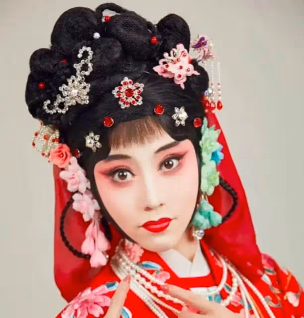 郭德綱春節被爆出大瓜,所有作品全被下架,與京劇花旦有私生女?