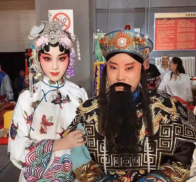 曝京劇花旦王夢婷產女,郭德綱疑成私生子父親,女方迅速私信回應