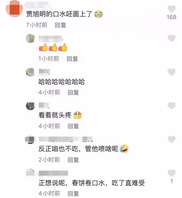 馮鞏過年做春餅顯髒亂,臉上身上都是麵粉,徒弟口水噴面上不衛生