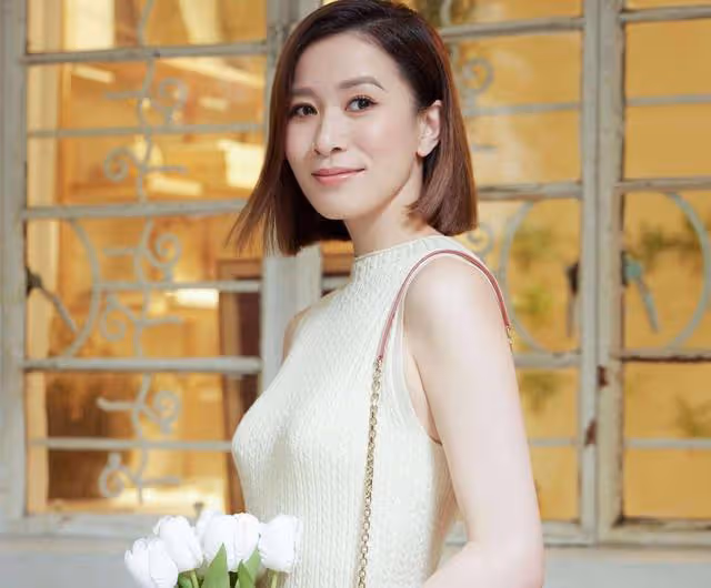 佘詩曼難得留港過新年,與好姐妹聚首一堂,文頌嫻成麻將桌上贏家