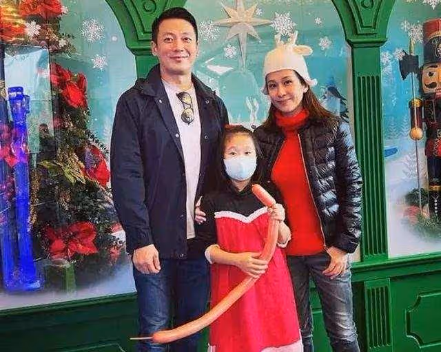 佘詩曼難得留港過新年,與好姐妹聚首一堂,文頌嫻成麻將桌上贏家