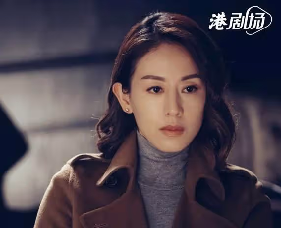 佘詩曼難得留港過新年,與好姐妹聚首一堂,文頌嫻成麻將桌上贏家