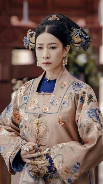 佘詩曼難得留港過新年,與好姐妹聚首一堂,文頌嫻成麻將桌上贏家