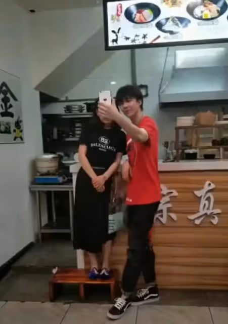 那些年,劉宇寧因為人太高腿太長而鬧出來的笑話