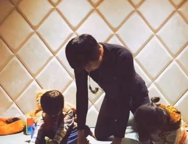 帶你看看鄧超的家,做飯帶娃都是鄧超做,孫儷在家也像個皇后娘娘