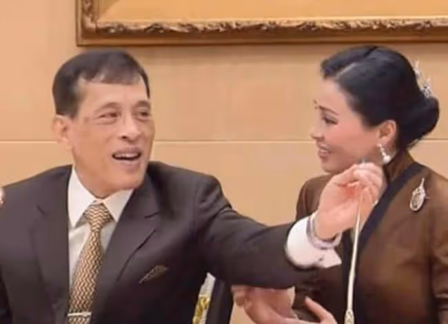 泰王終於正面回應,承認正在積極接受檢測,曬出帥照安撫老百姓