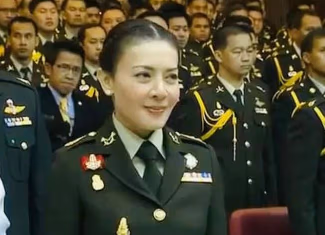 泰王終於正面回應,承認正在積極接受檢測,曬出帥照安撫老百姓