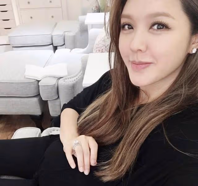 結婚7年!香港著名富貴女星紀念銅婚,嫁混血外科醫生生活幸福