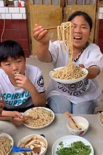農村會姐:做4年主播,全款在縣城買了3套房,到底憑什麼吸金的