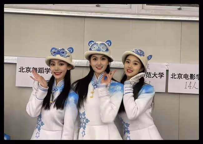 冬奧會舉牌員火了!正面照曝光都是高顏值學霸,還有人撞臉劉亦菲