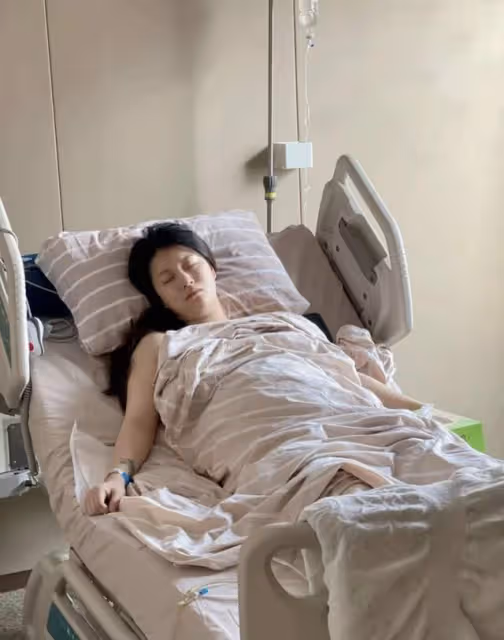 恭喜!32歲那英徒弟生二胎,面色紅潤似少女,與富豪老公兒女雙全