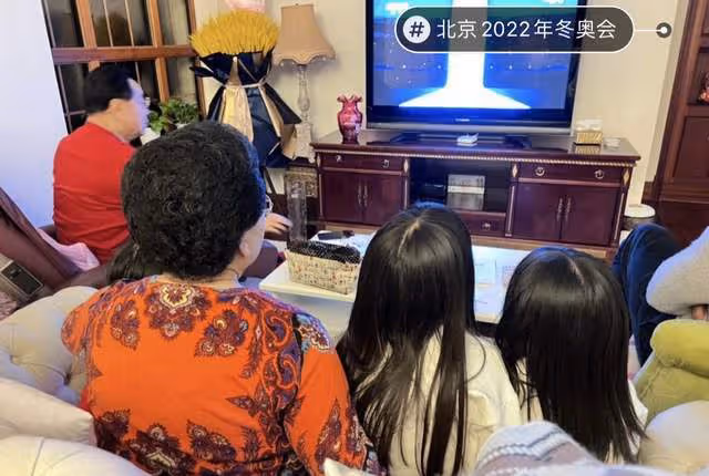 百位港台明星助力冬奧!成龍凌晨激動發文,與國家隊合影滿臉驕傲