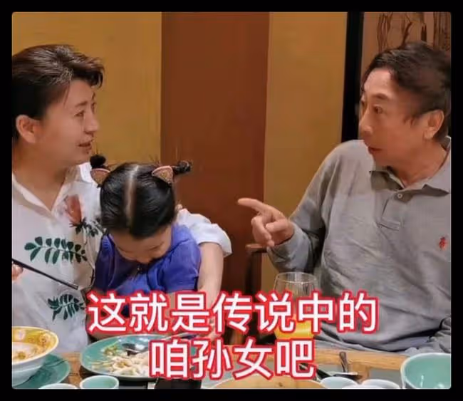 閆學晶祖孫三人海南度假,住五星級酒店太愜意,4歲女兒像極奶奶
