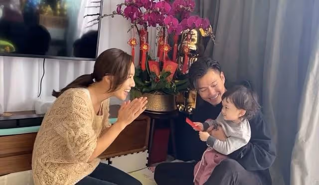 TVB小生兒子新年收胡說八道姐妹團紅包,區別對待胡定欣、李施嬅