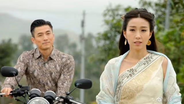 TVB小生兒子新年收胡說八道姐妹團紅包,區別對待胡定欣、李施嬅