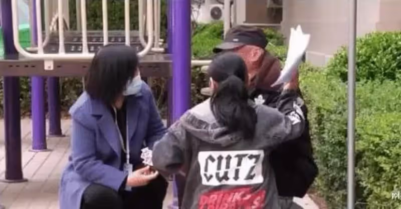 「我不能帶我媳婦住大街」弟占姐房拒搬，姐姐痛哭：我要賣房還債