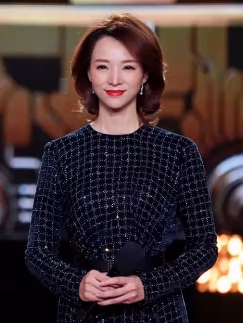 董卿為什麼不主持春晚了?原來是做媽媽了