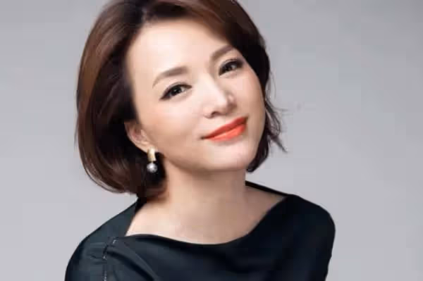 董卿為什麼不主持春晚了?原來是做媽媽了