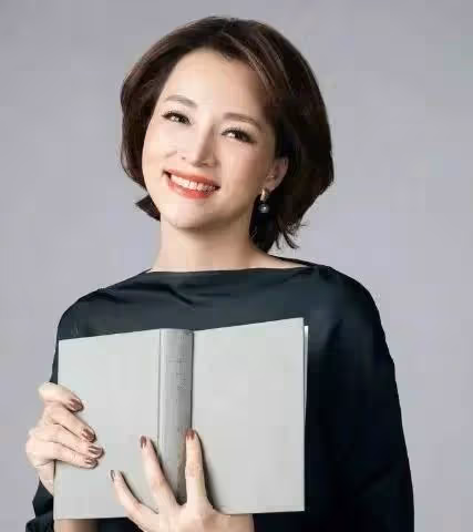 董卿為什麼不主持春晚了?原來是做媽媽了
