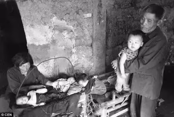 91歲靠撿回收生活,卻用一生撫養了30多名孤兒,即便自己吃不飽,也絕不放棄他們:大愛無邊