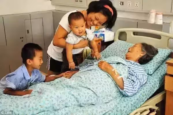 91歲靠撿回收生活,卻用一生撫養了30多名孤兒,即便自己吃不飽,也絕不放棄他們:大愛無邊
