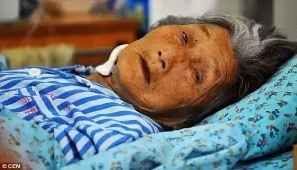 91歲靠撿回收生活,卻用一生撫養了30多名孤兒,即便自己吃不飽,也絕不放棄他們:大愛無邊