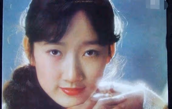 她是王剛的前妻,更是倪萍敬重的前輩,如今60歲氣質依舊不減當年!