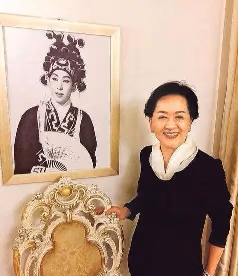洪金梅:17歲拔得夜總會頭籌,嫁入豪門27年只分得1元遺產成笑柄