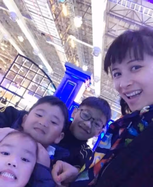 46歲香港知名女星被嘲又老又過氣,立即反擊:別看,曾是性感尤物