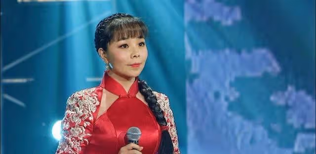 從星光大道走出的王二妮:嫁給農村初戀,婆婆對她比親生女兒還好