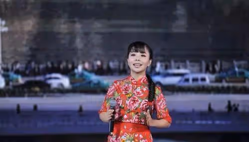 從星光大道走出的王二妮:嫁給農村初戀,婆婆對她比親生女兒還好