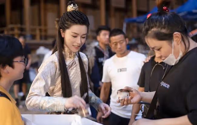張無忌周芷若冰火島一夜春風,網友給出一致差評,直指5大硬傷