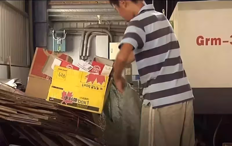 阿嬤和父親身體差,12歲國中孩「騎腳踏車撿回收」,學費自己賺,每天為視障父下廚「從無絲毫怨言」:一天的收穫已經很開心