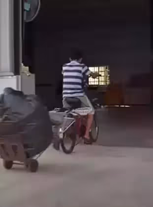 阿嬤和父親身體差,12歲國中孩「騎腳踏車撿回收」,學費自己賺,每天為視障父下廚「從無絲毫怨言」:一天的收穫已經很開心